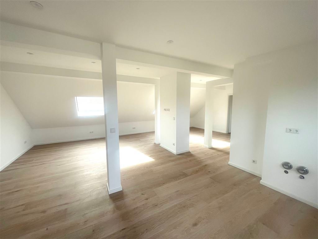 Dachgeschosswohnung neu