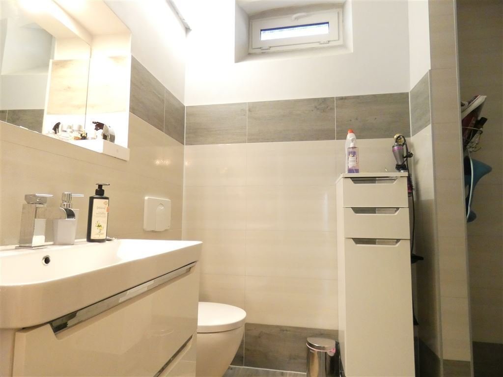 modernes Badezimmer Souterrrain