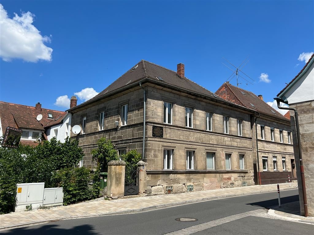 Einmalige Chance - Denkmalgeschütztes Haus mit Entwicklungspotential !