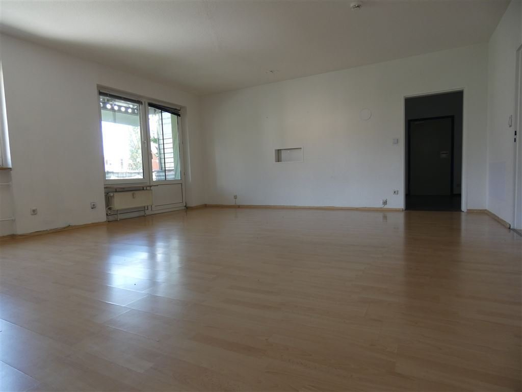 Wohnbereich mit Zugang zum Sonnenbalkon