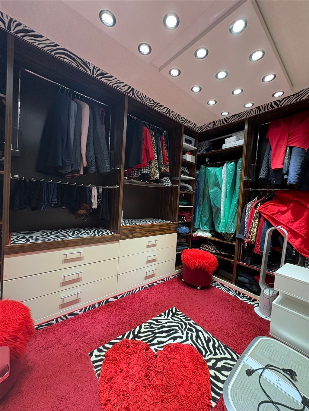 Begehbarer Kleiderschrank