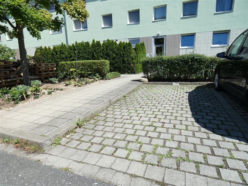 Eigener Außenstellplatz direkt vor der Haustüre